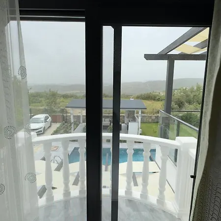 Akasya With Private Pool بوغازيتْشي