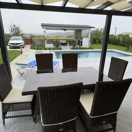 Akasya With Private Pool فيلة بوغازيتْشي